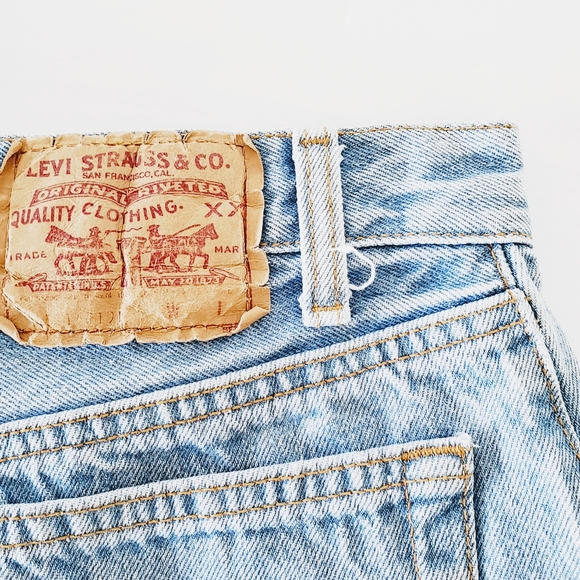 Vintage | Levi's | 501s Cutoff Button Fly Shorts - Picture 5 of 15